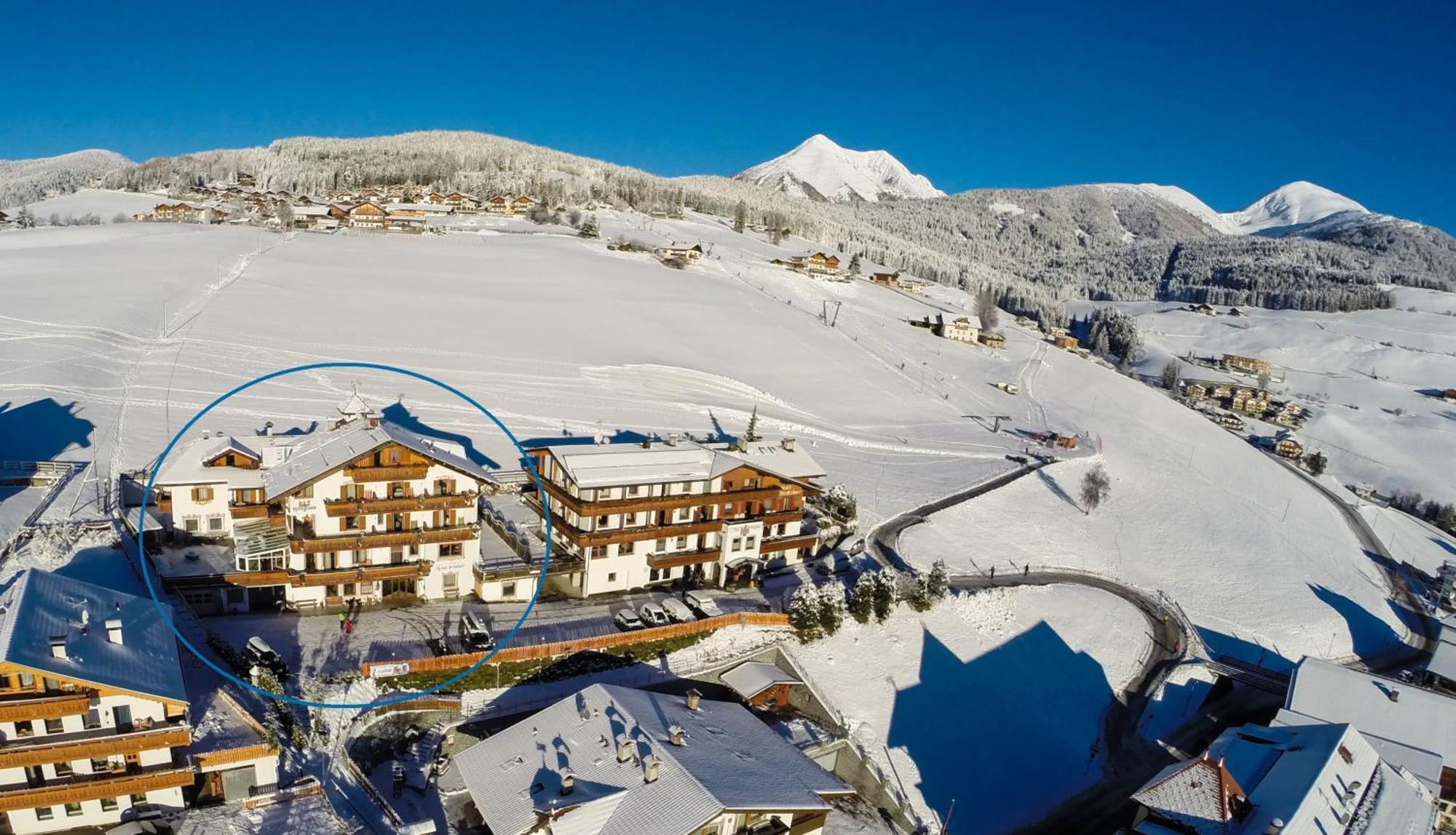 Kristall Hotel 3*